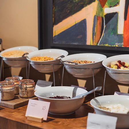 No 15 By Guesthouse, Bath Exterior foto A breakfast buffet