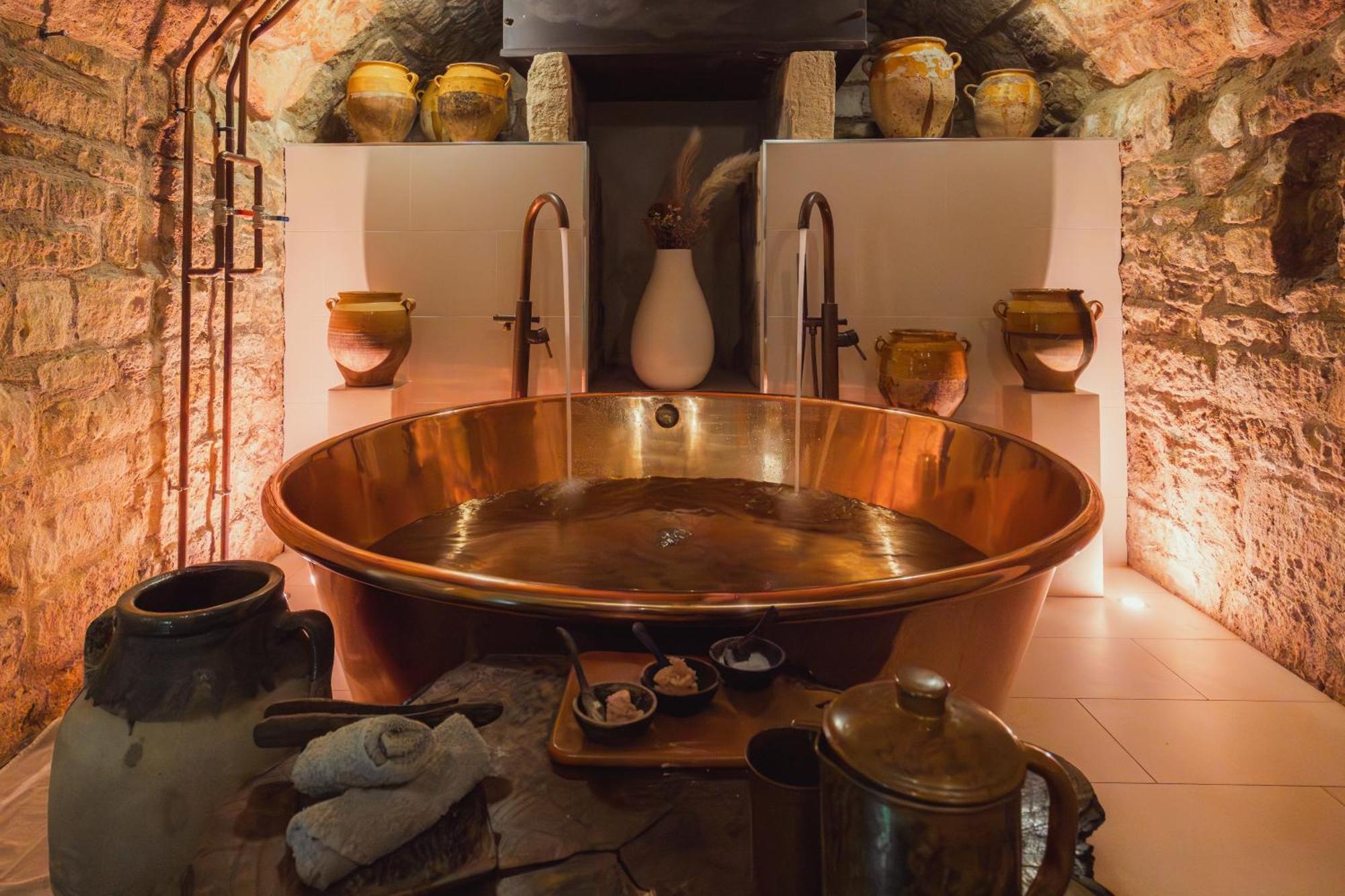 No 15 By Guesthouse, Bath Exterior foto The copper bath
