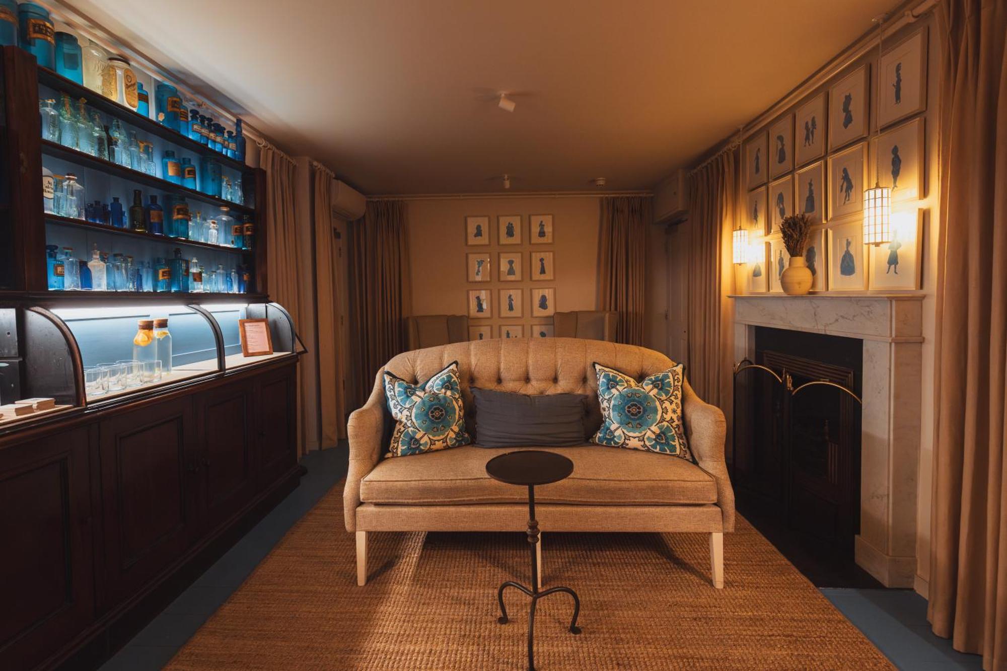 No 15 By Guesthouse, Bath Exterior foto The bar at the 2019 edition of the London Design Festival